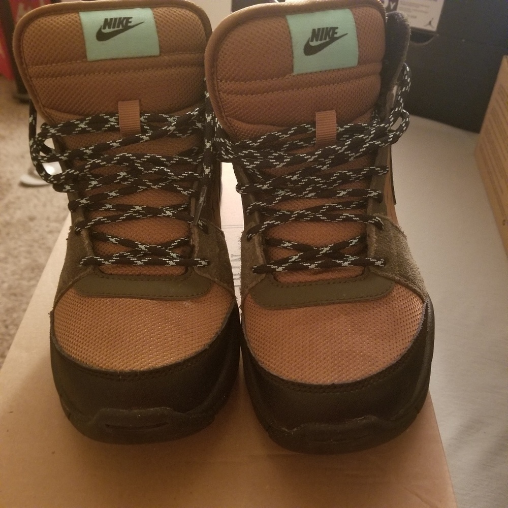 Nike Alden Mids